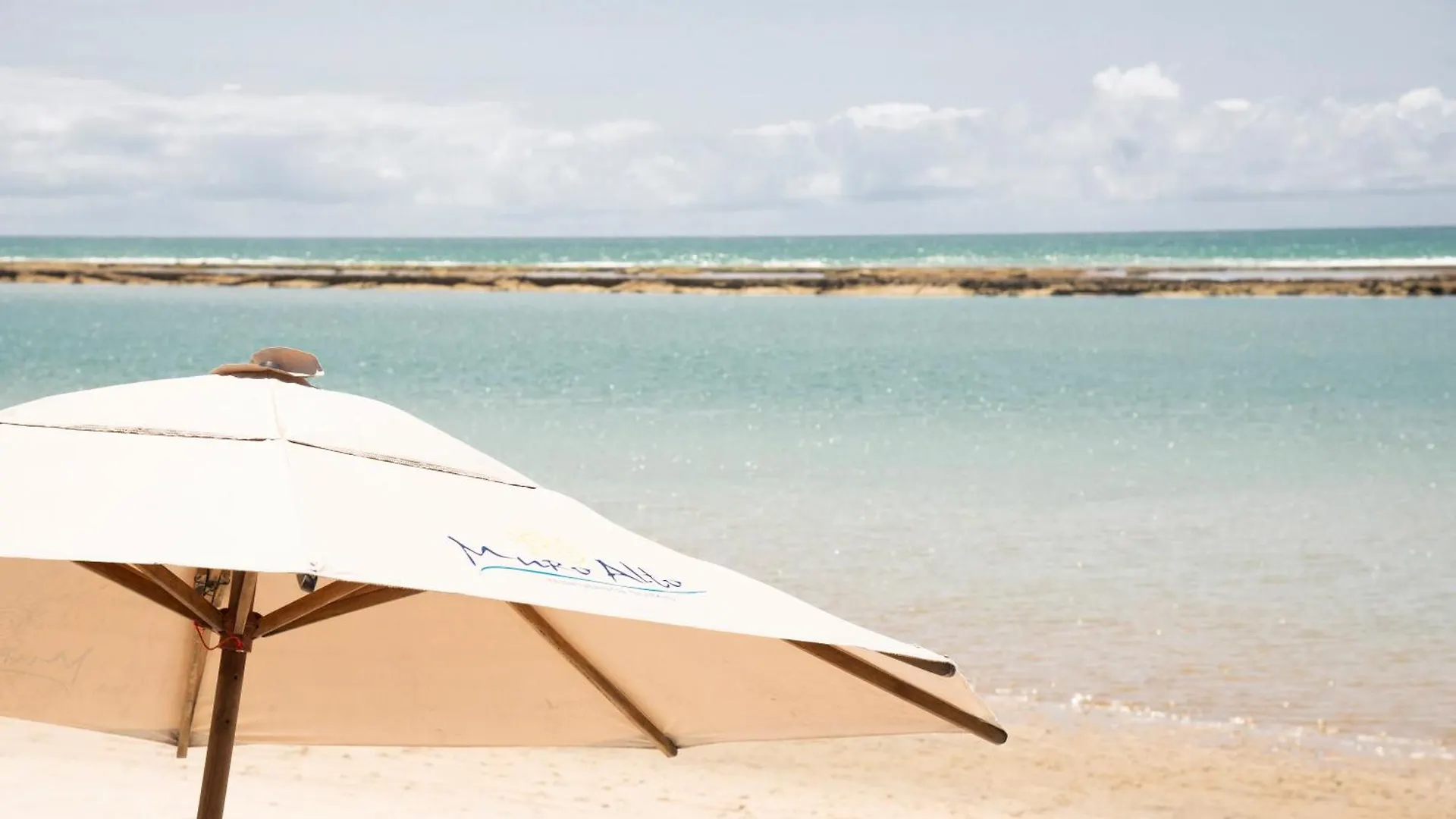 Flat Equipado Marupiara: Beachfront Oasis with Pool in Porto de Galinhas Apartment