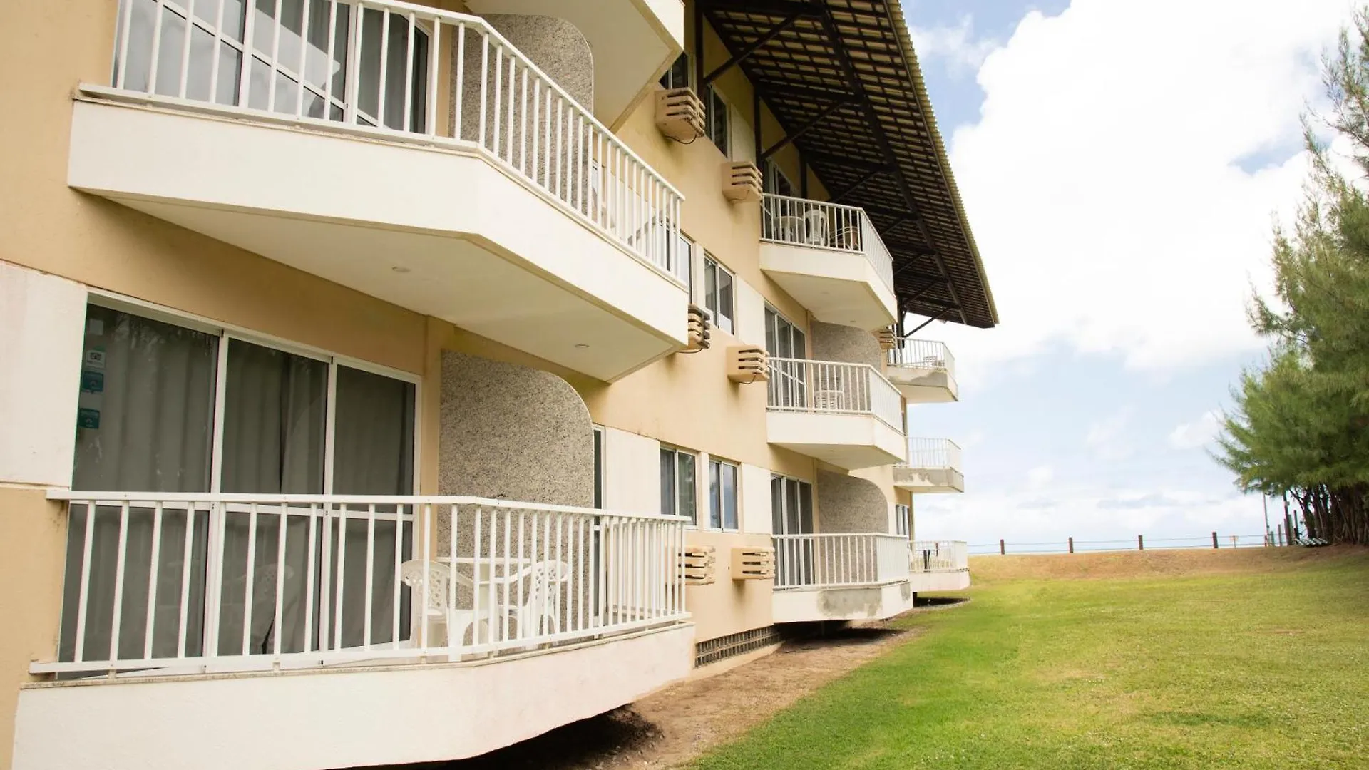 Flat Equipado Marupiara No Melhor Trecho Da Praia De Muro Alto, Beira-Mar Com Piscina, Varanda, Restaurante, Estacionamento E Wi-Fi, A 10' De Carro De Porto De Galinhas Apartamento 0*,  Brasil